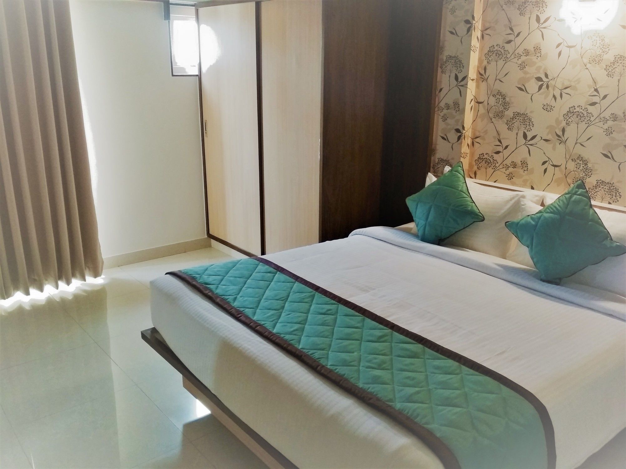 Фото White Castle Corporate Residences