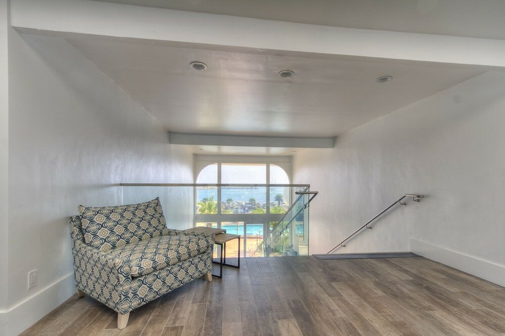 Фото Oceanside Marina Suites