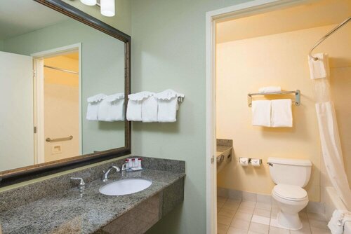 Гостиница Radisson Hotel West Sacramento в Вест Сакраменто