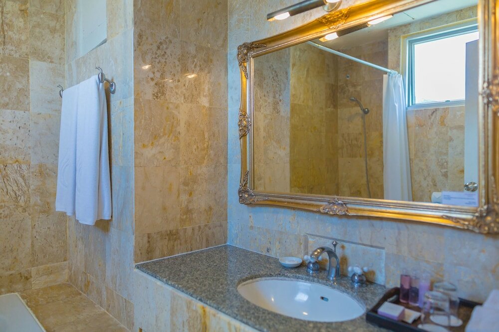 Фото Waterfront Suites Phuket by Centara