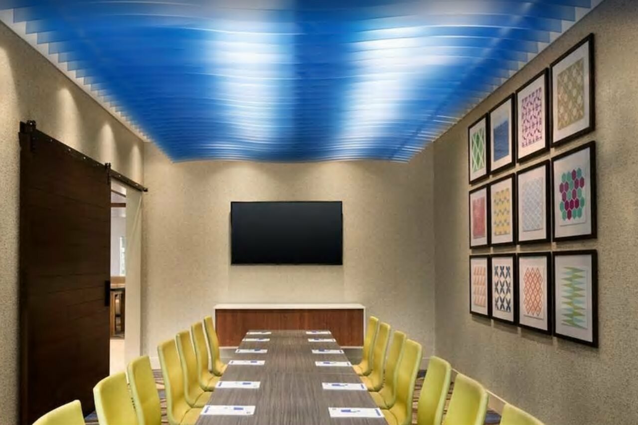 Фото Holiday Inn Express & Suites Aurora, an Ihg Hotel