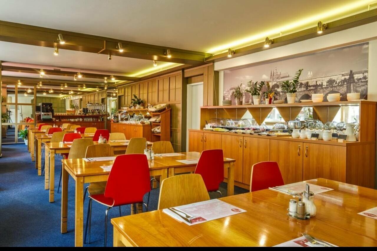 Фото Hotel Charles Central