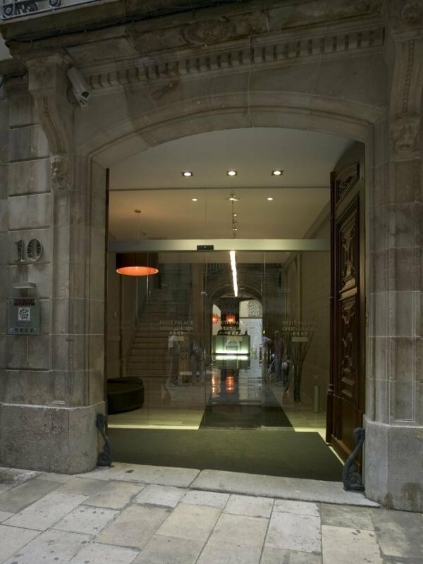 Фото Petit Palace Boquería Garden