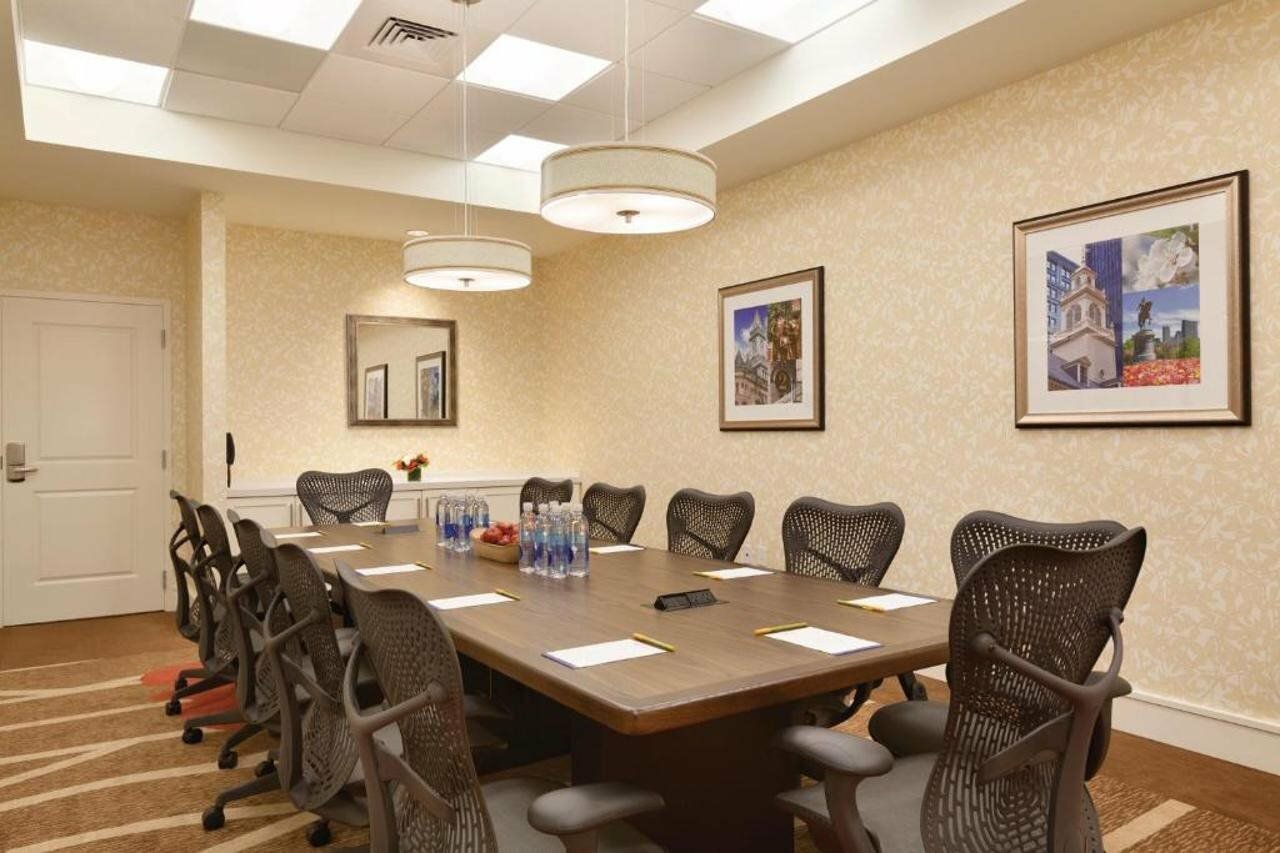 Фото Hilton Garden Inn Boston Logan Airport
