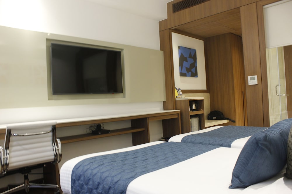 Фото Hotel Swati Deluxe