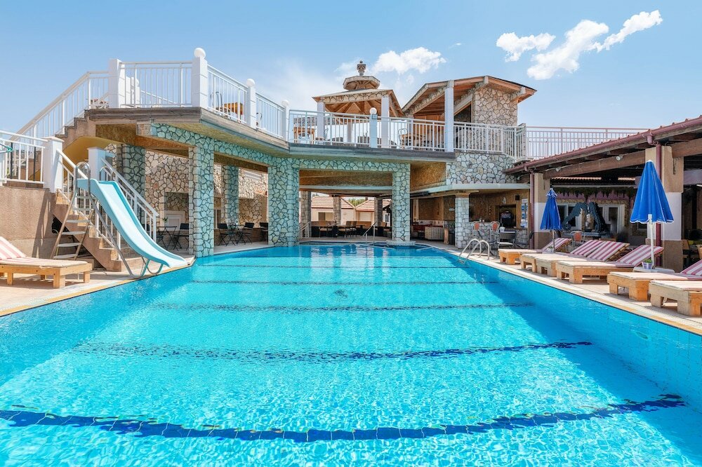 Фото Marietta Hotel & Apartments