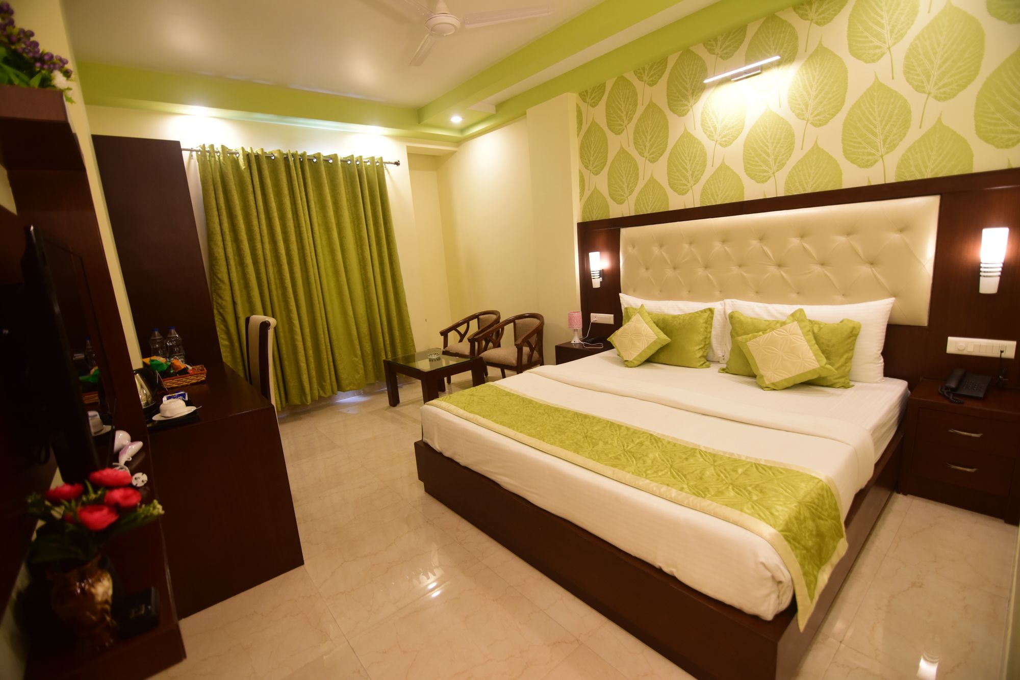 Фото Hotel Varanasi Inn