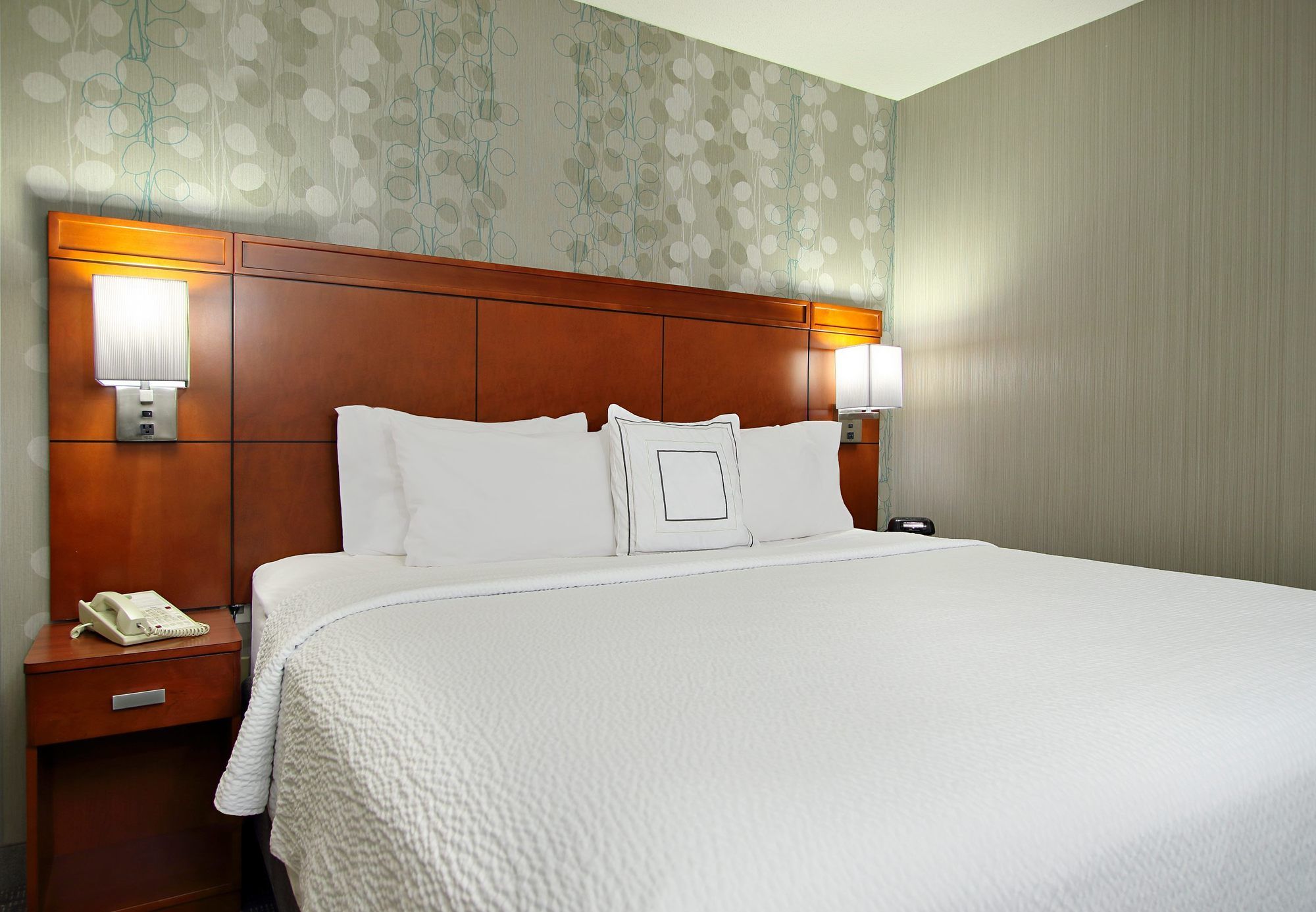 Фото Courtyard by Marriott Oakland Downtown