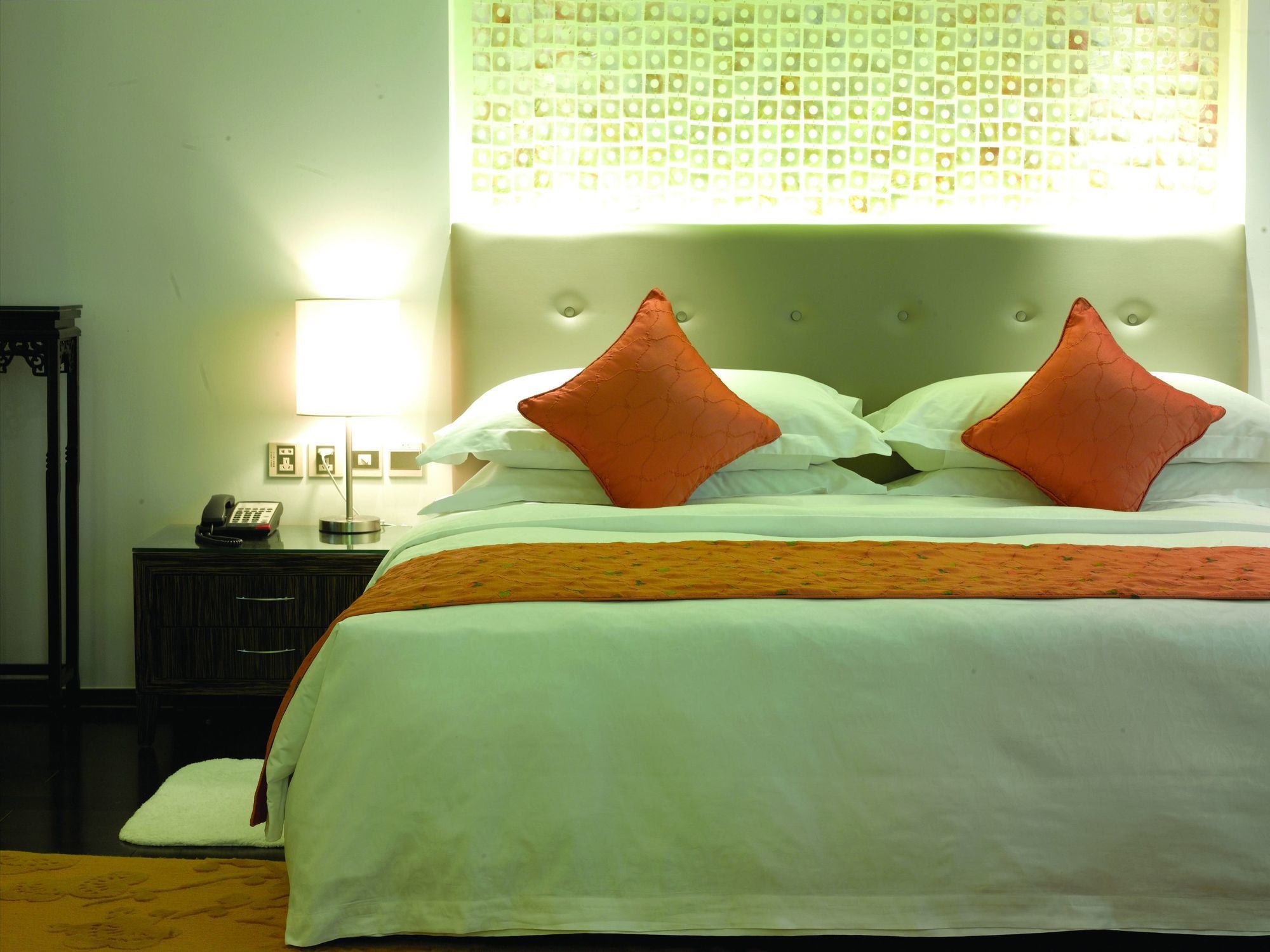 Фото Luxemon Xinjiang Hongfu Hotel