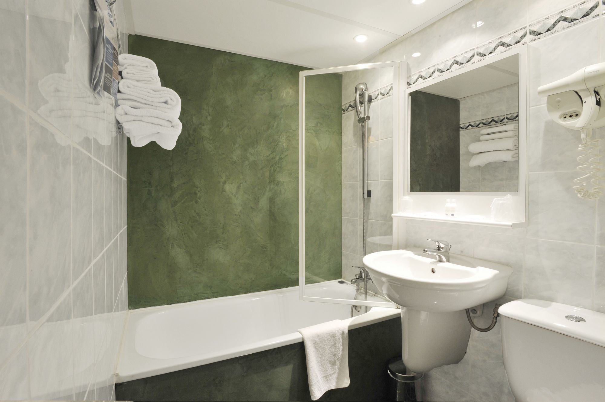 Фото Kyriad Nimes Ouest