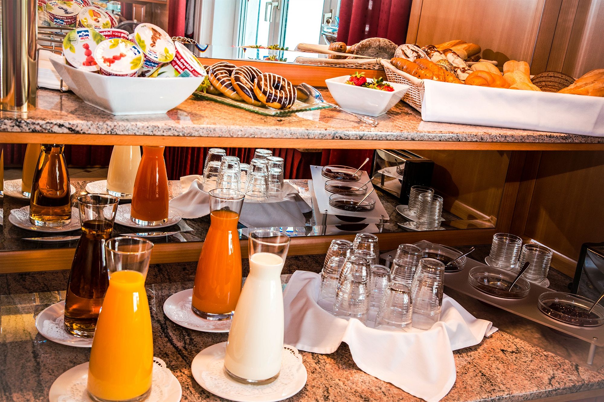 Фото Hotel Corvinus