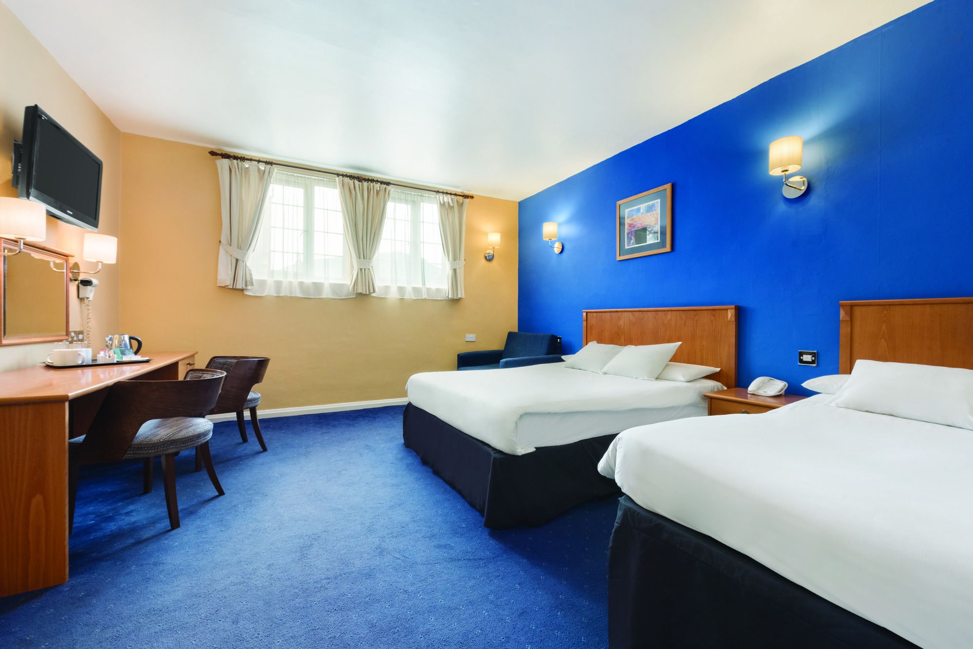 Фото Ramada by Wyndham Loughborough Hotel