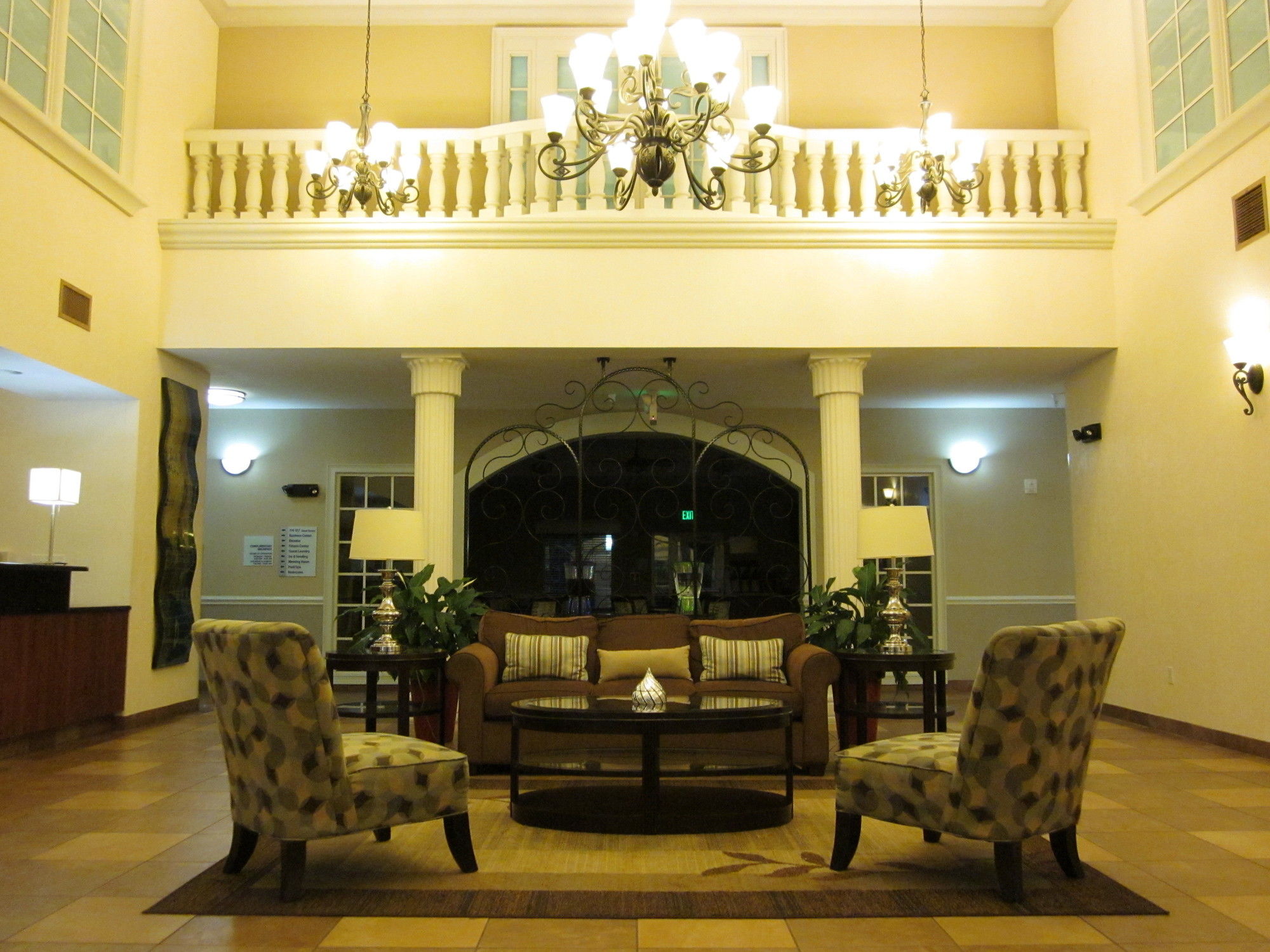 Фото Holiday Inn Express Tampa N I-75 - University Area, an Ihg Hotel