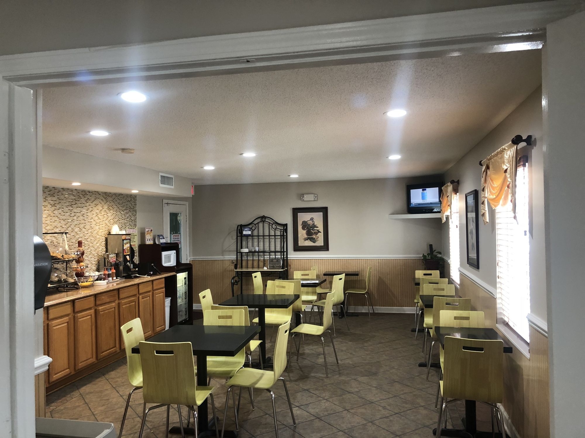 Фото SureStay Hotel by Best Western Manning