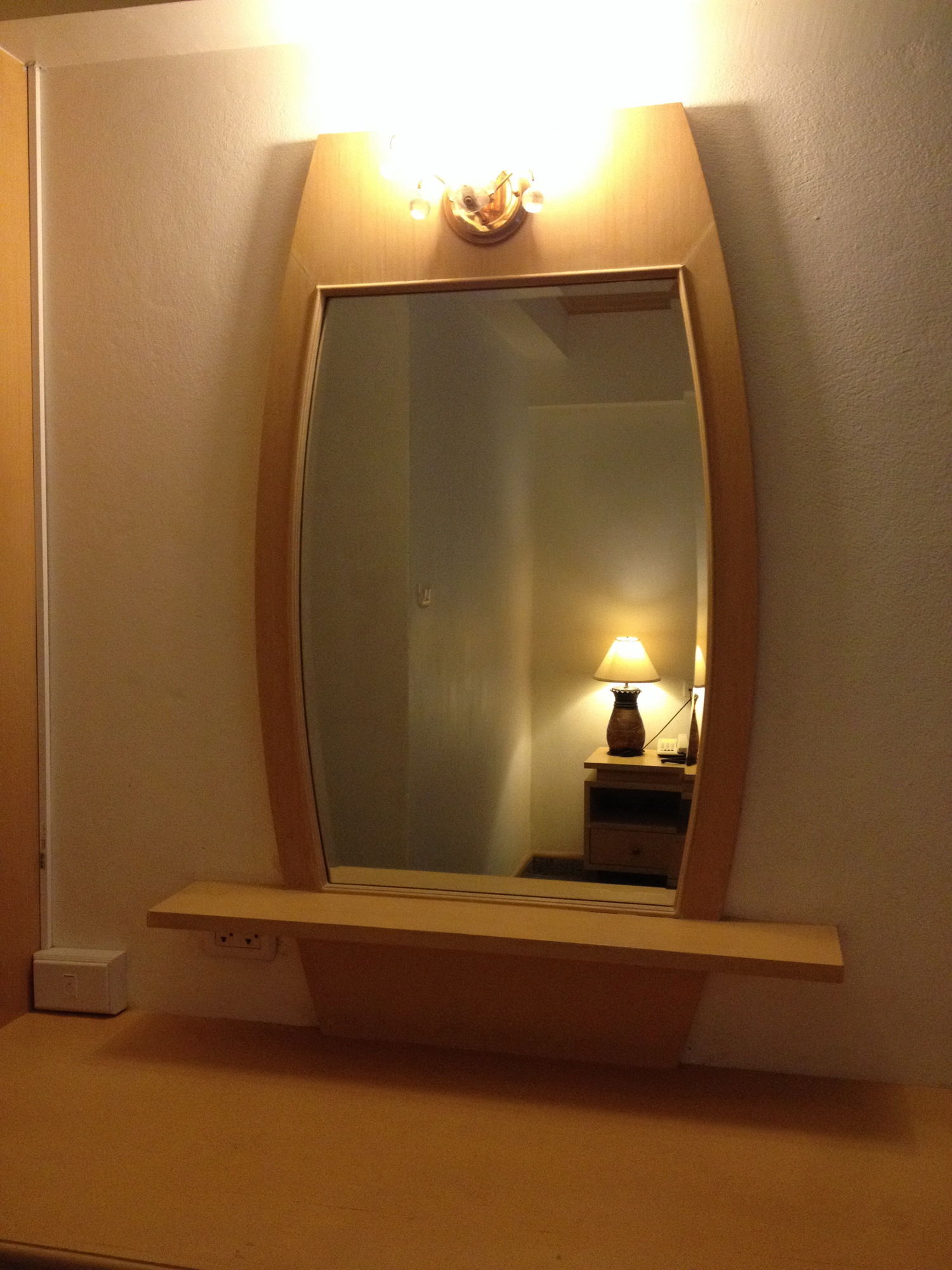 Фото Maneerote Hotel Surin