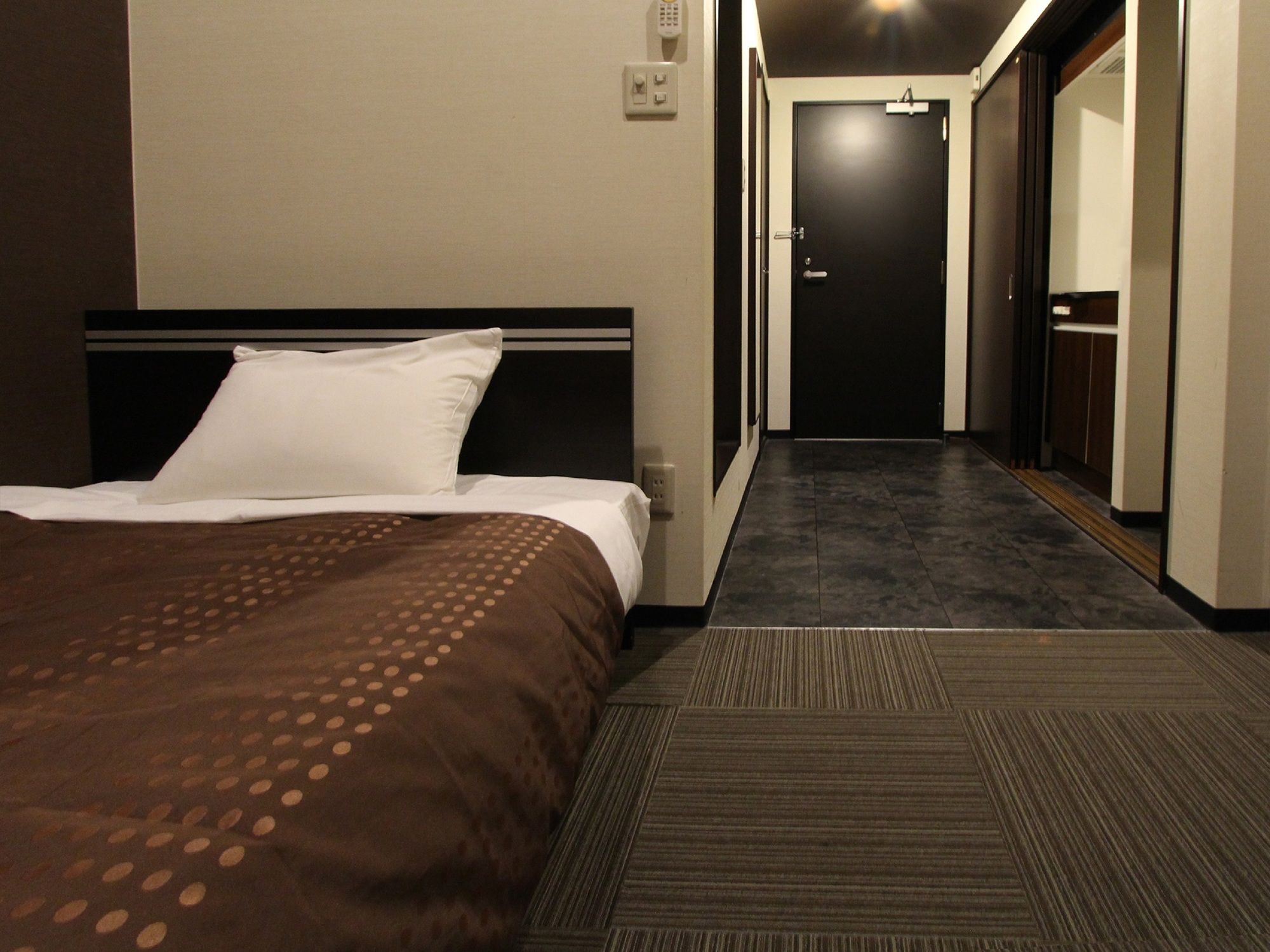 Фото Hotel LiVEMAX Esaka