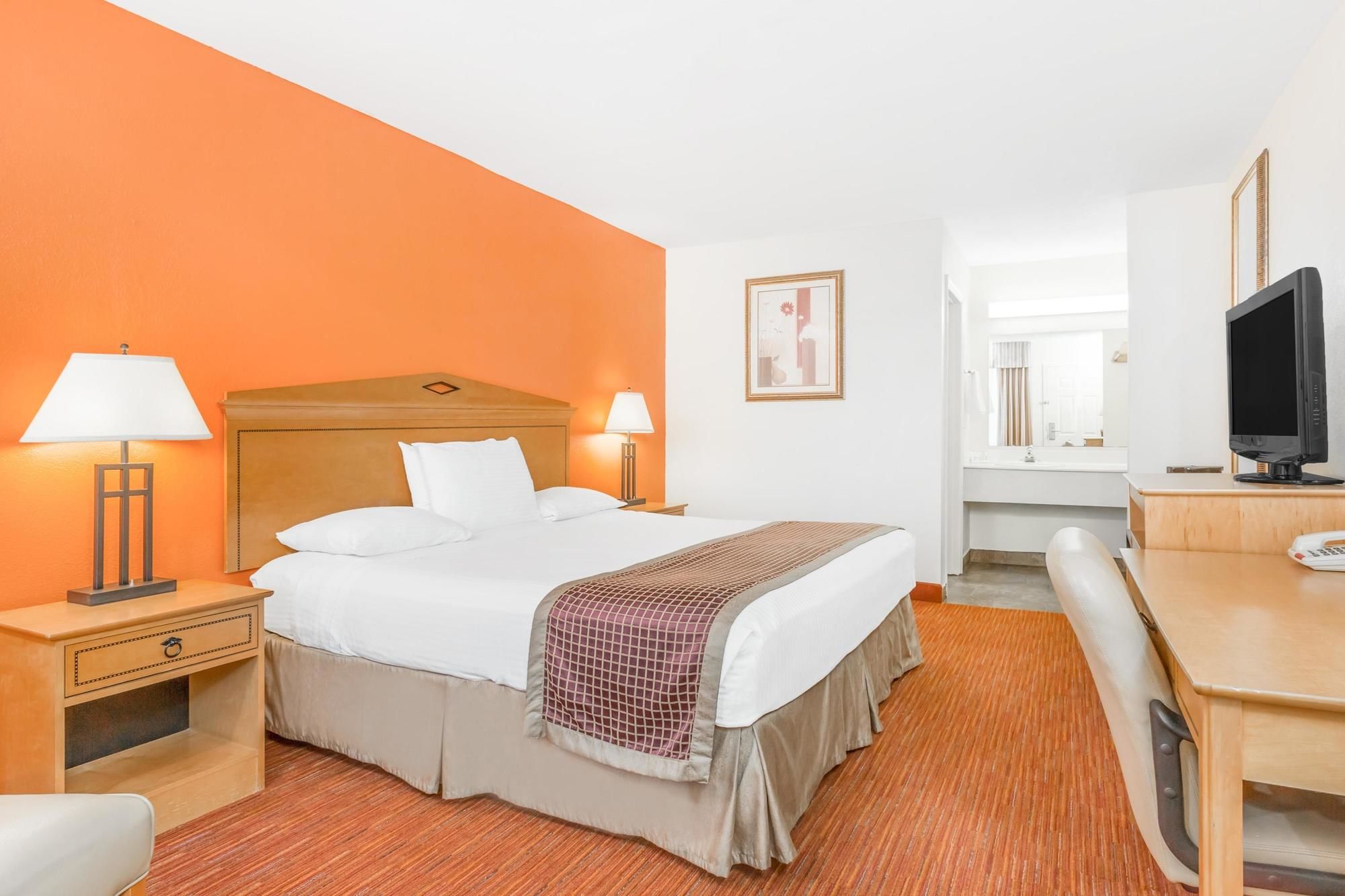 Фото SureStay Hotel by Best Western Manning