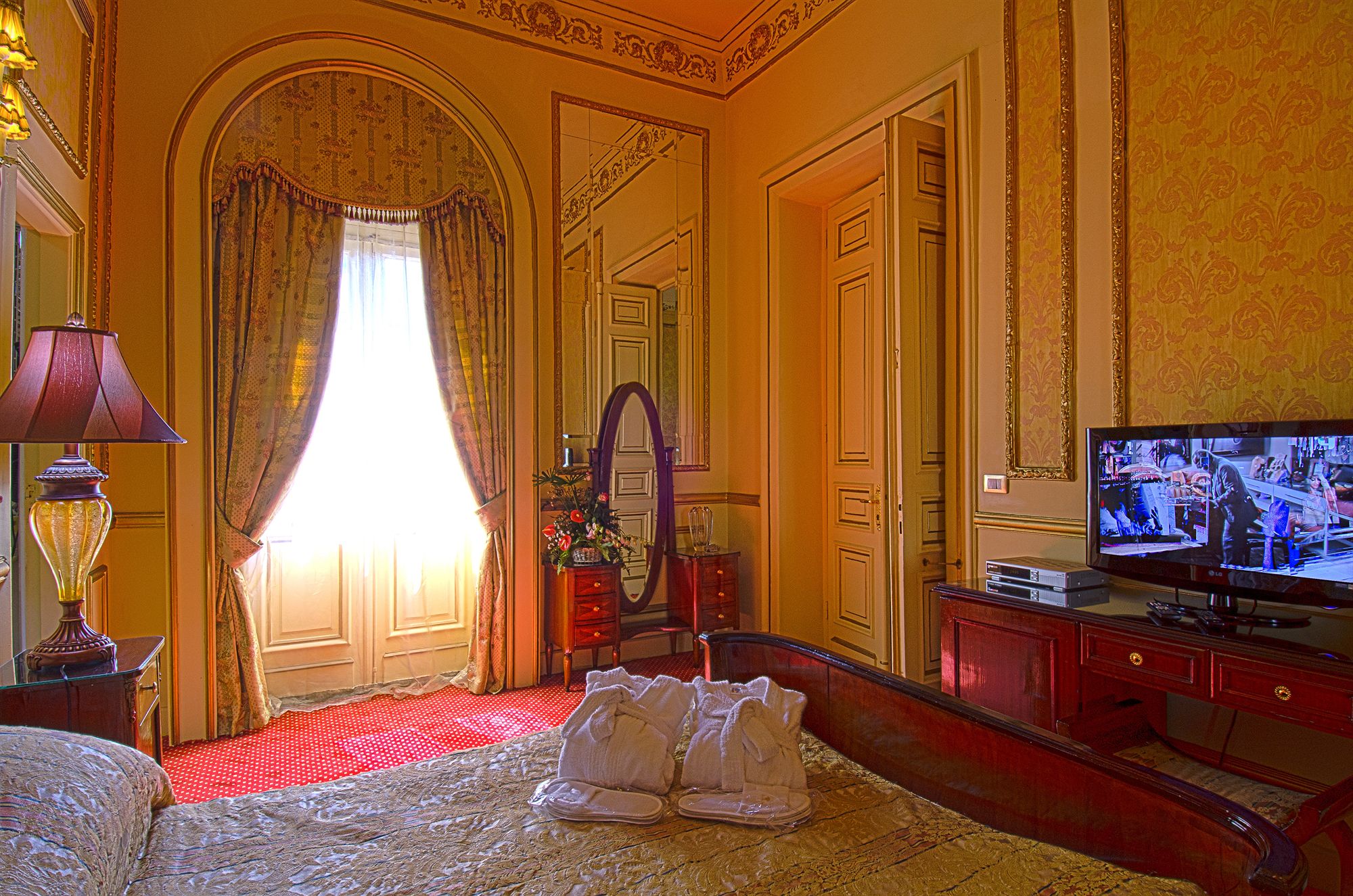 Фото Paradise Inn Le Metropole Hotel