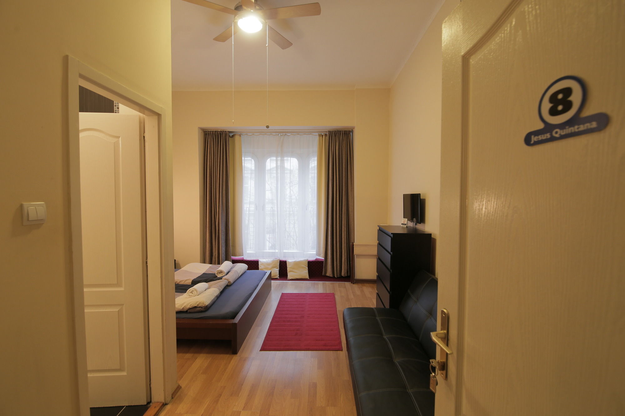 Фото Maverick Hostel & Ensuites