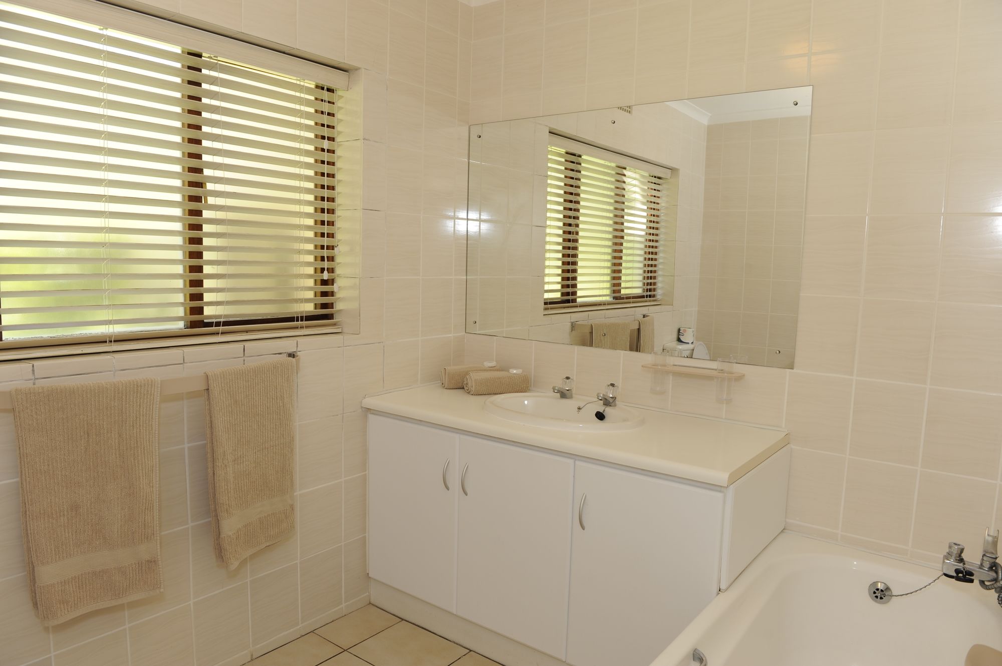 Фото Montagu Springs Resort