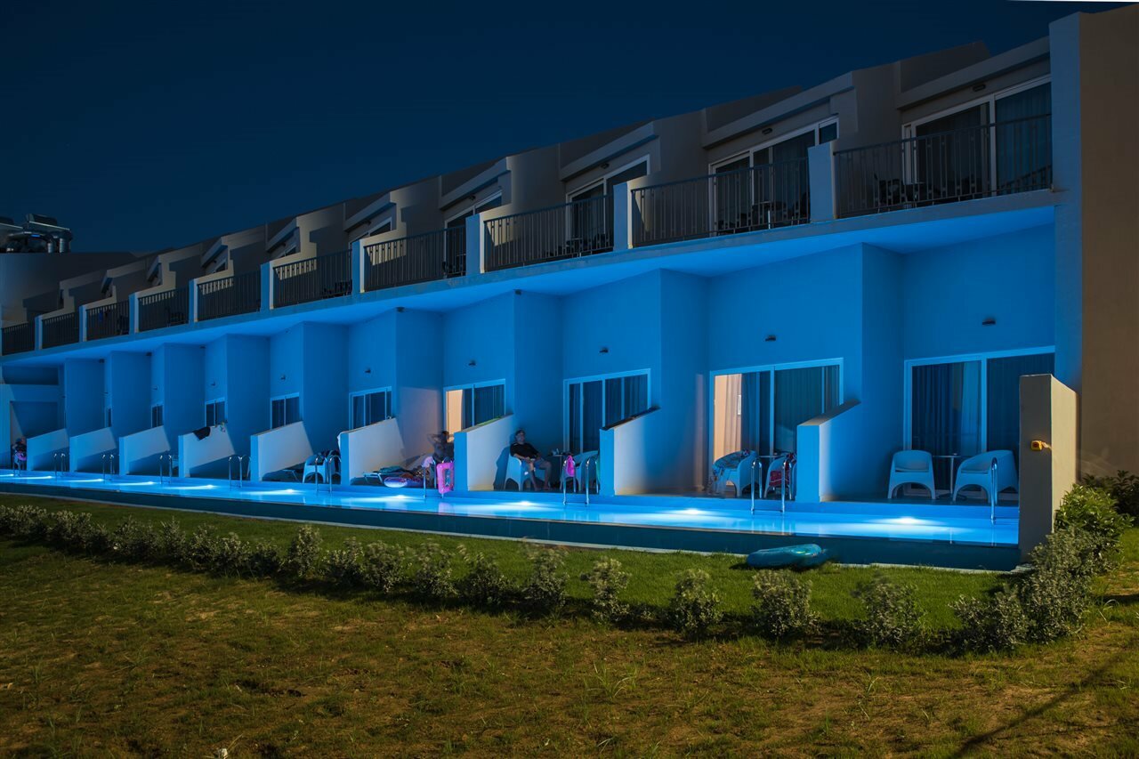 Фото Golden Coast Resort