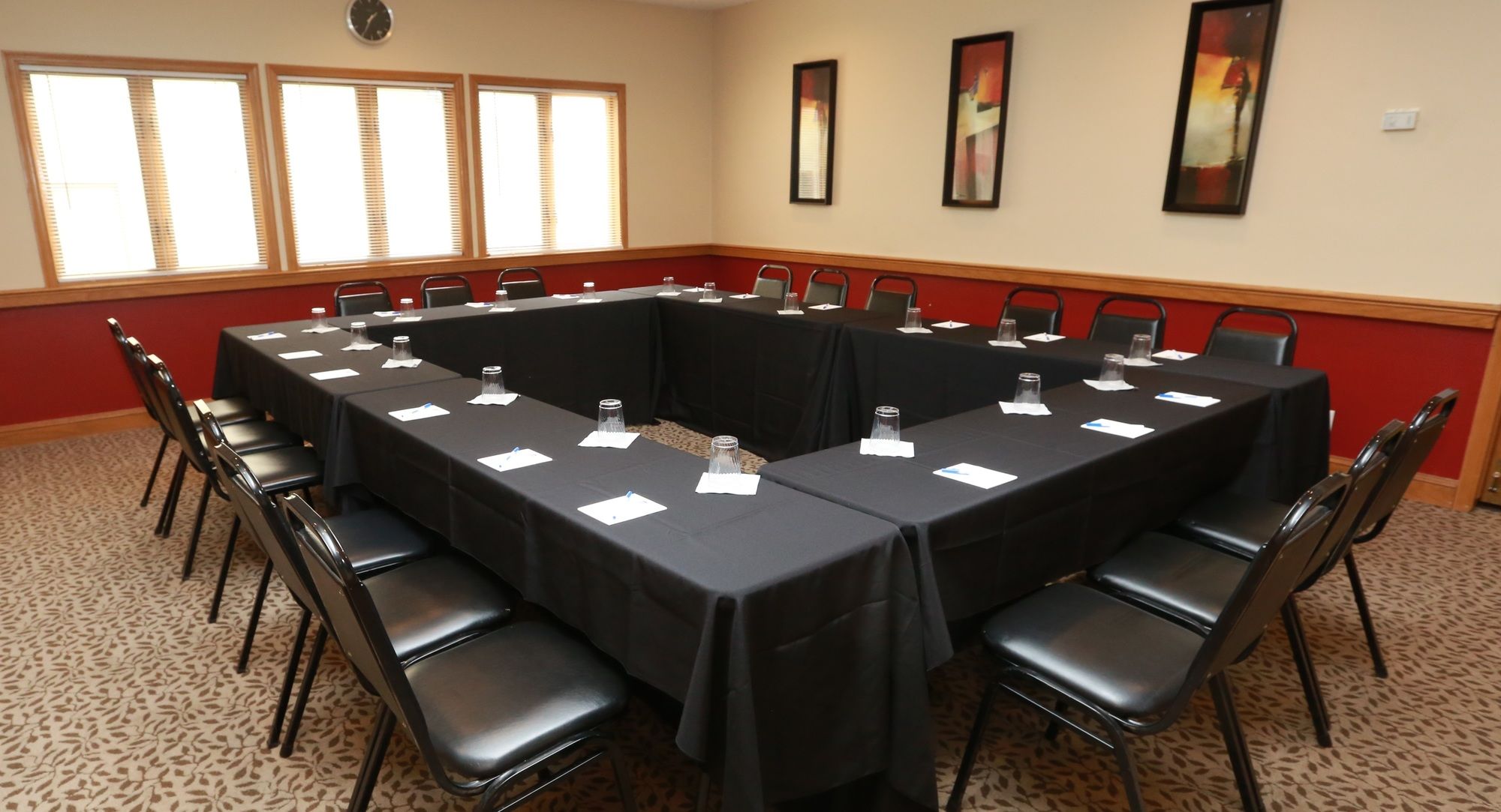 Фото Sterling Hotel and Suites