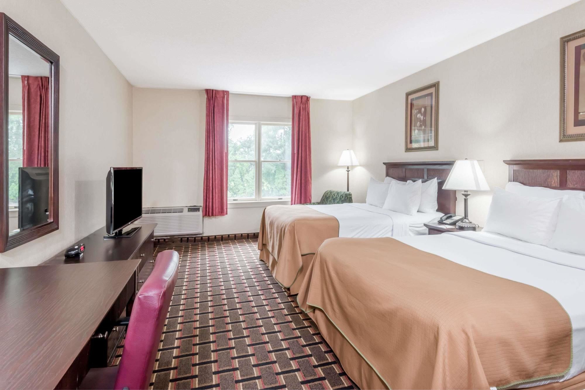 Фото Ramada by Wyndham Groton