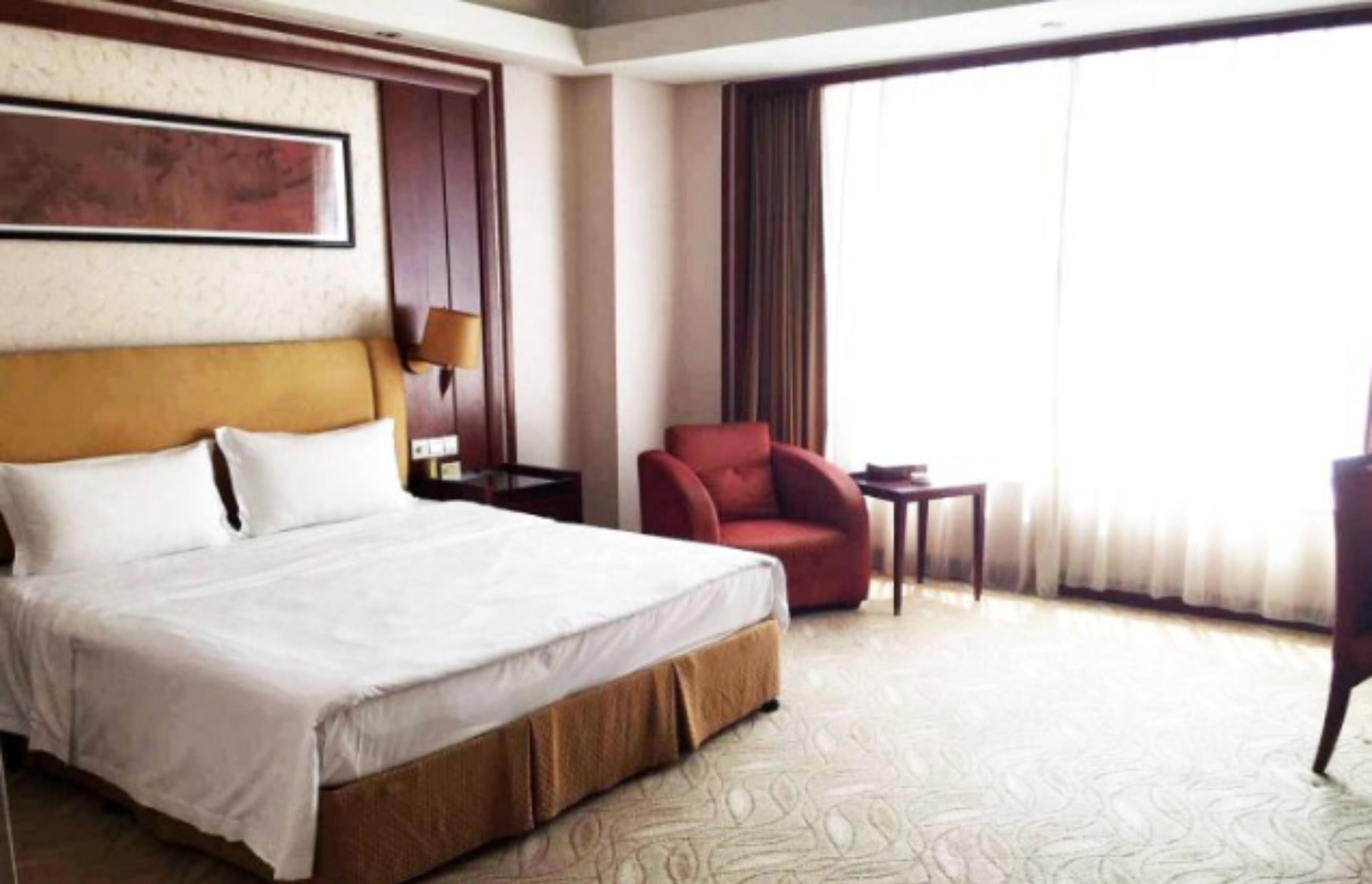 Фото Hubei Huatian Hotel