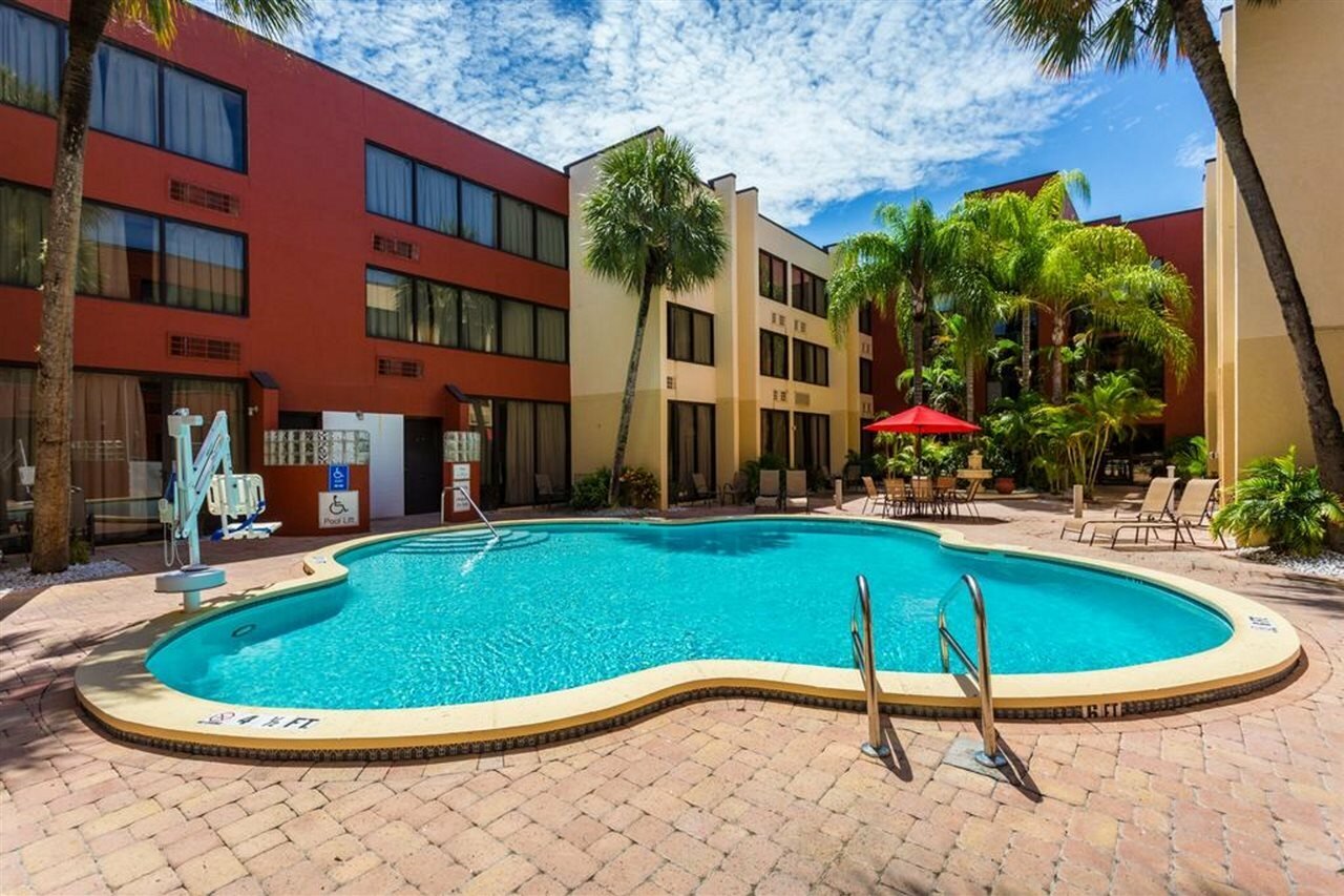 Фото Tropical Palms Hotel