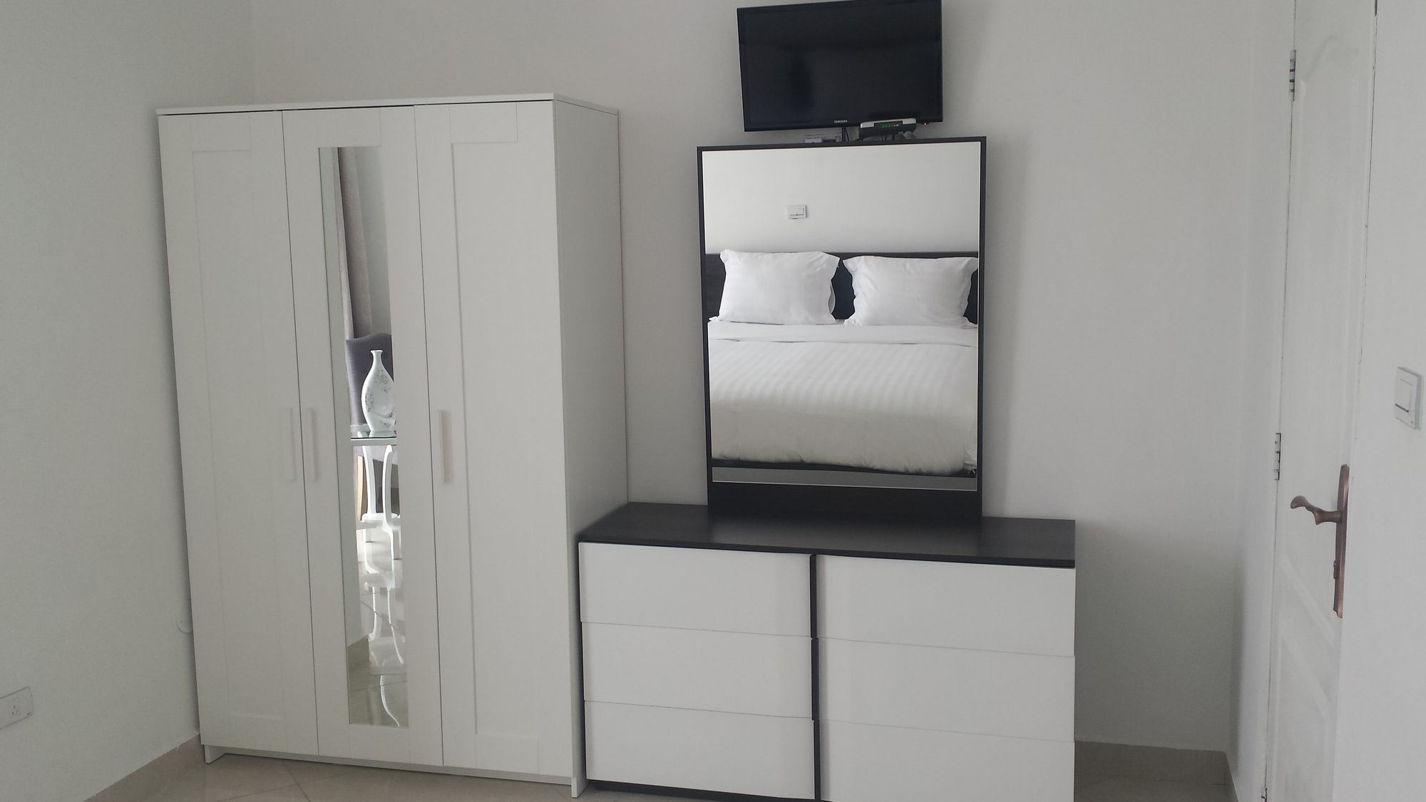 Фото White House Addis Hotel