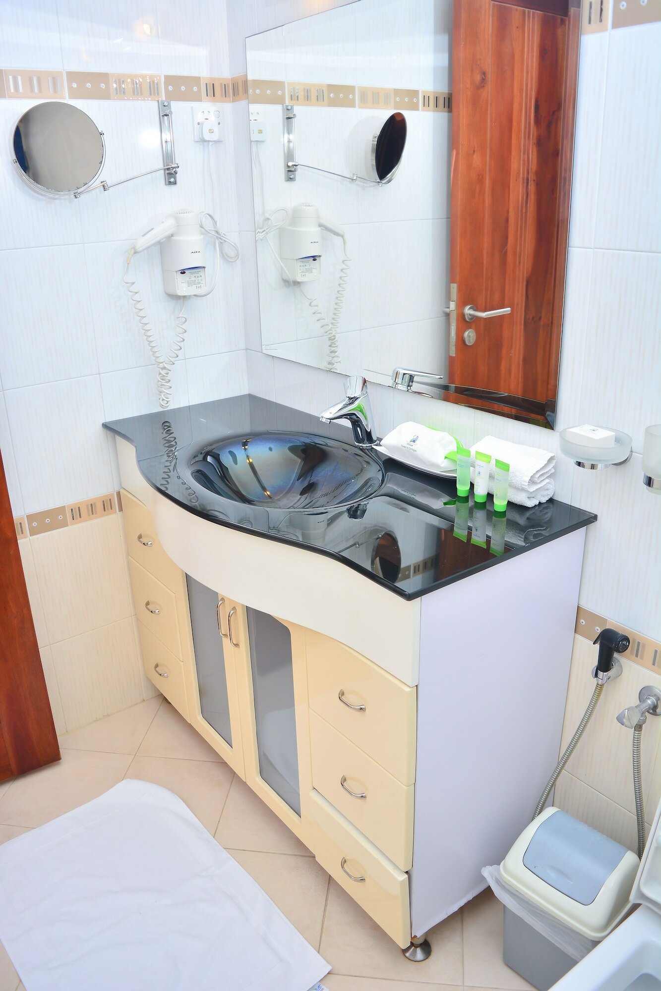 Фото Deluxe 4br Penthouse by Unique Towers