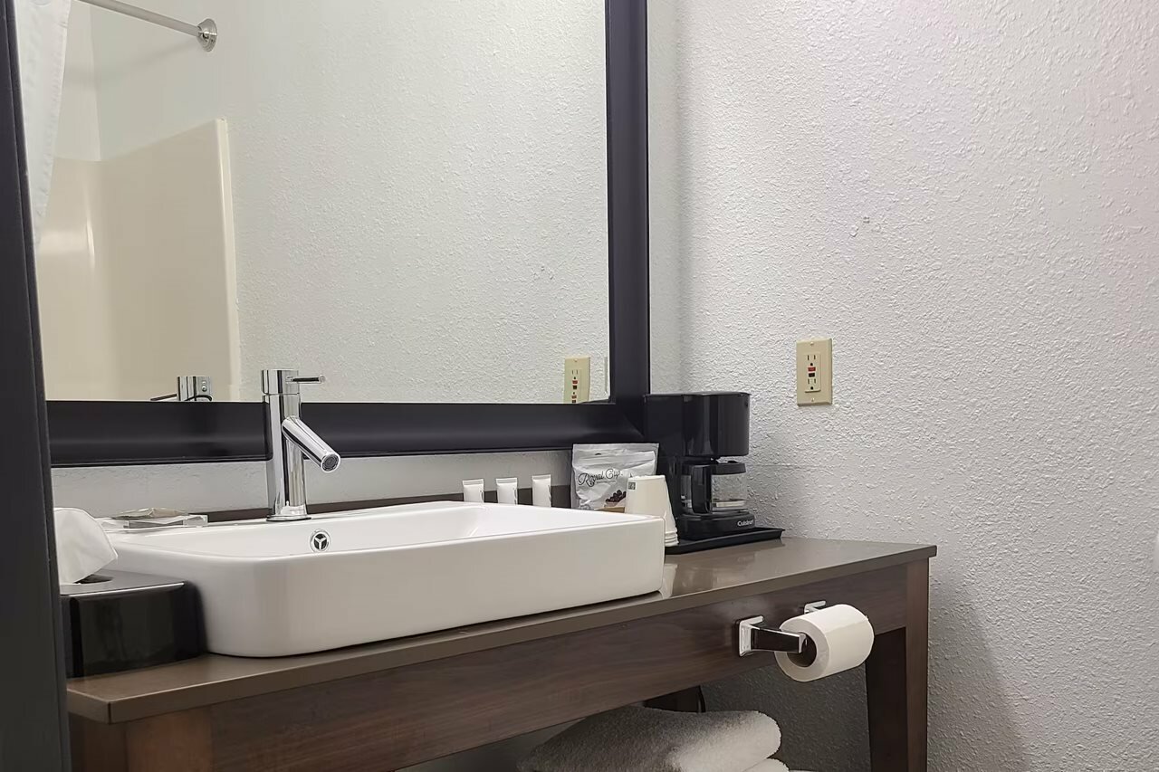 Фото AmericInn by Wyndham Galesburg