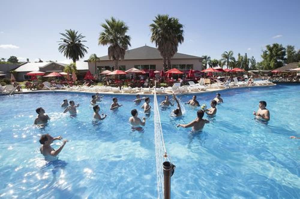 Фото Howard Johnson by Wyndham San Pedro Resort & Marina