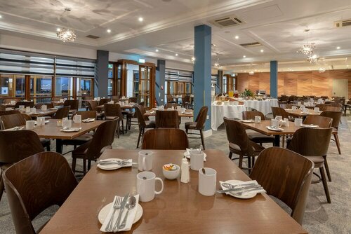 Гостиница Weetwood Hall Conference Centre & Hotel в Лидсе