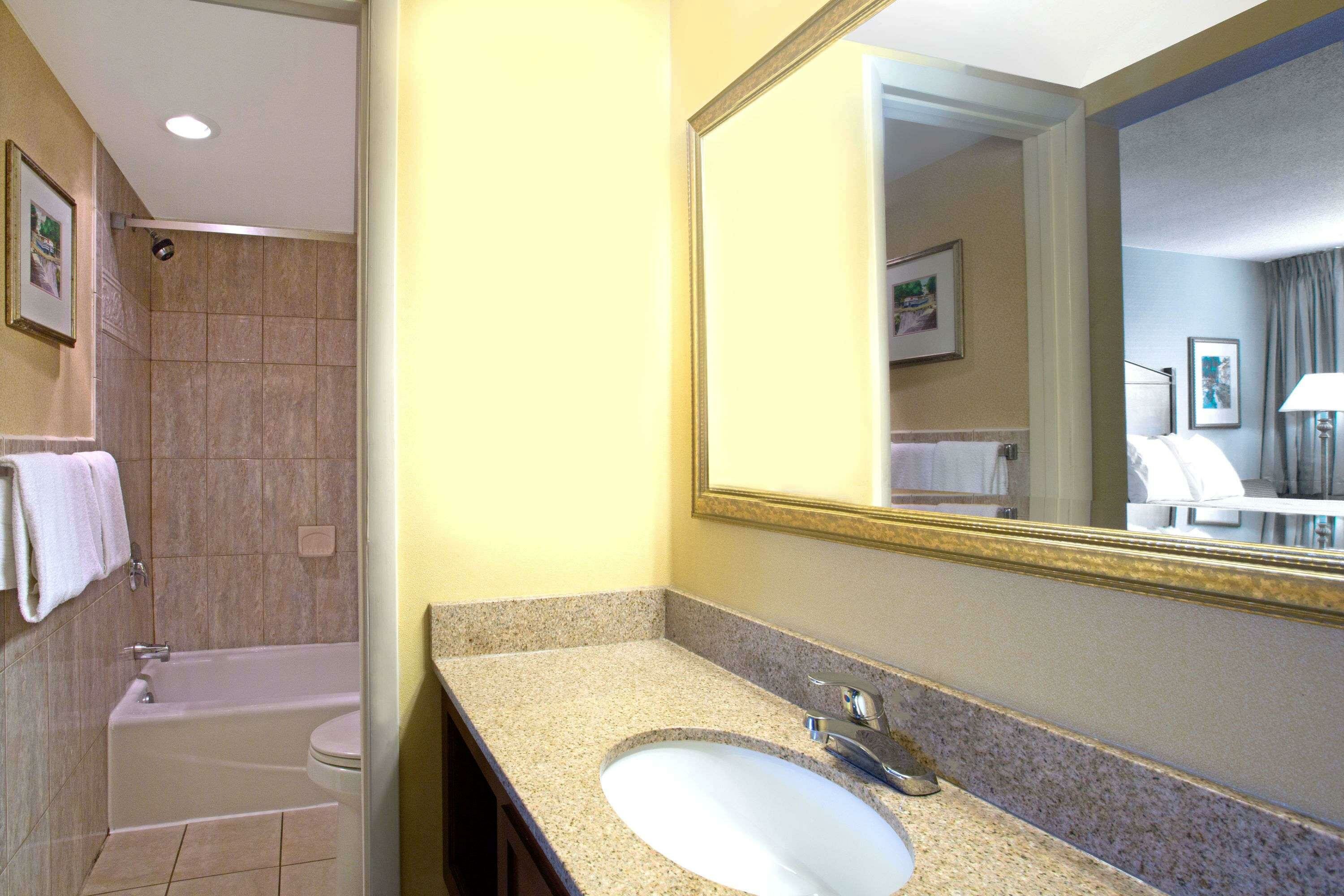 Фото Days Inn by Wyndham Washington DC/Gateway