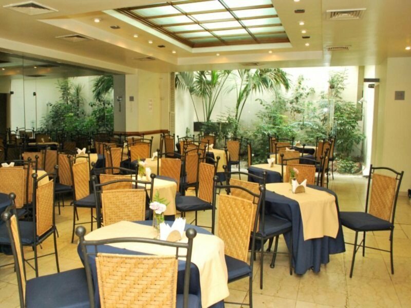 Фото Oxford Hotel