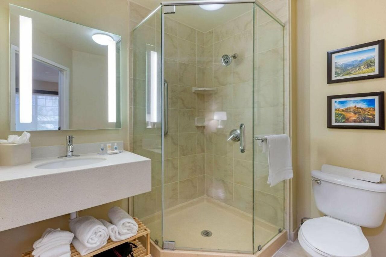 Фото Comfort Inn & Suites near Ontario Airport