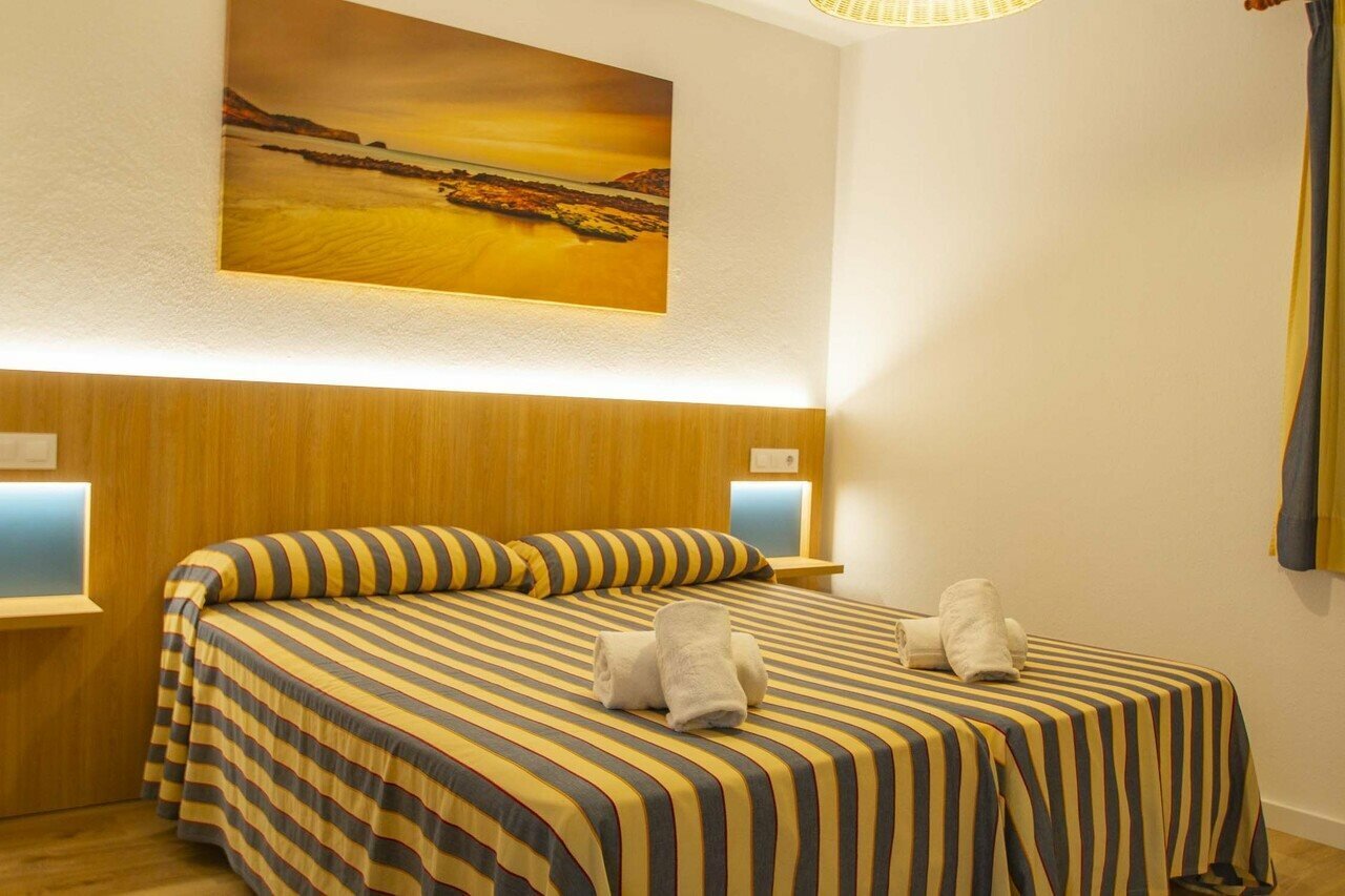 Фото Apartamentos Sol Y Mar Menorca