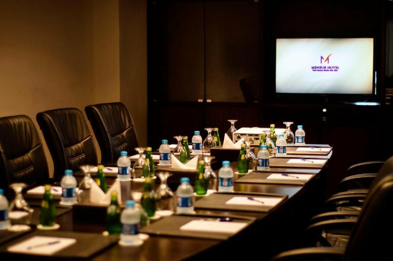 Фото Meneur Hotel