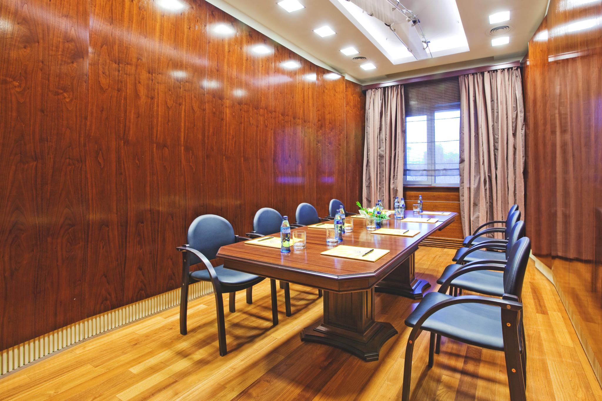 Фото East Gate Hotel