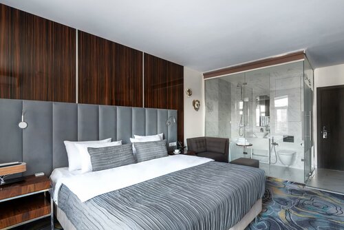 Гостиница V Hotel&Rooftop Lounge в Приморском крае