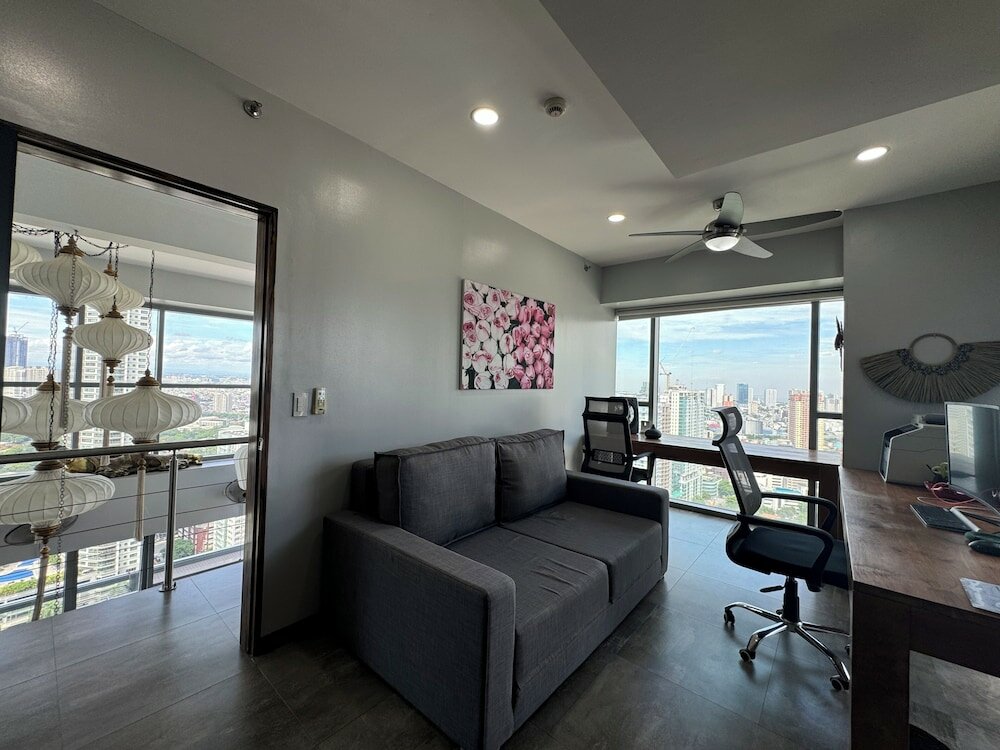 Фото Three bedroom with Balcony in Makati