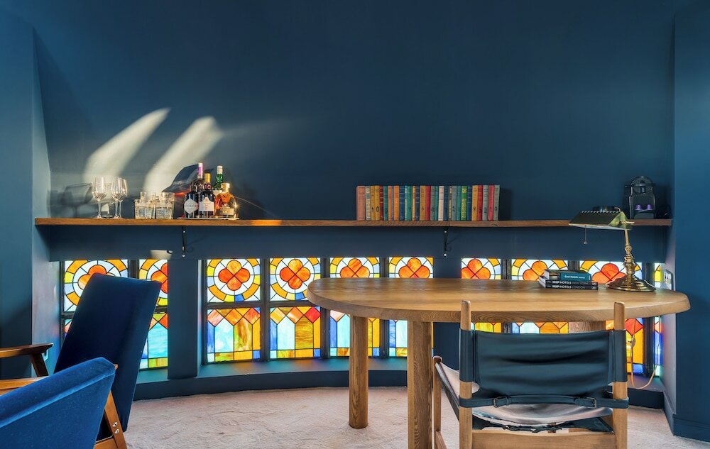 Фото Zorba & Bond hotel on the 8th