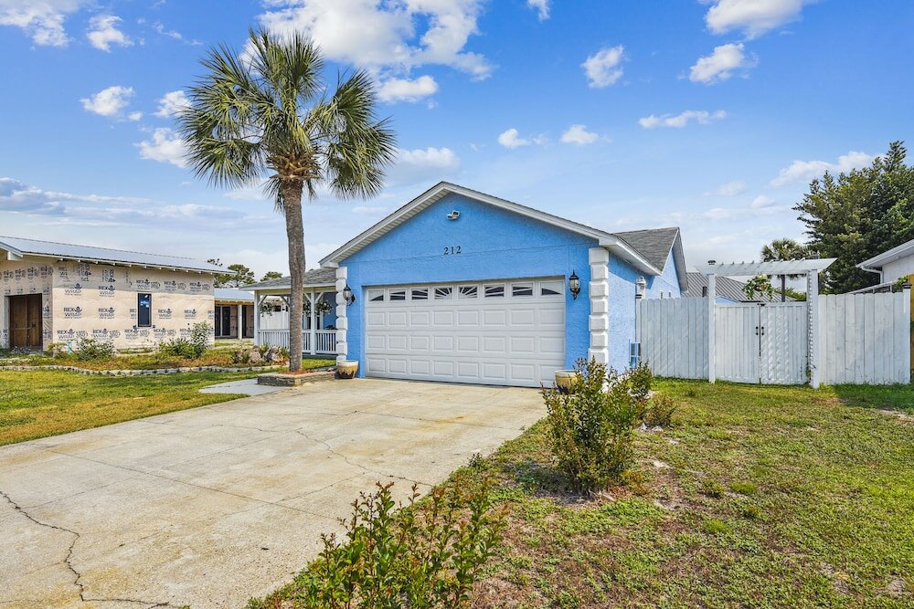 Фото Memory Float by Book That Condo