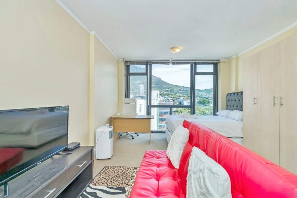 Фото Bright Studio Apartment w Stunning Roof-top Pool