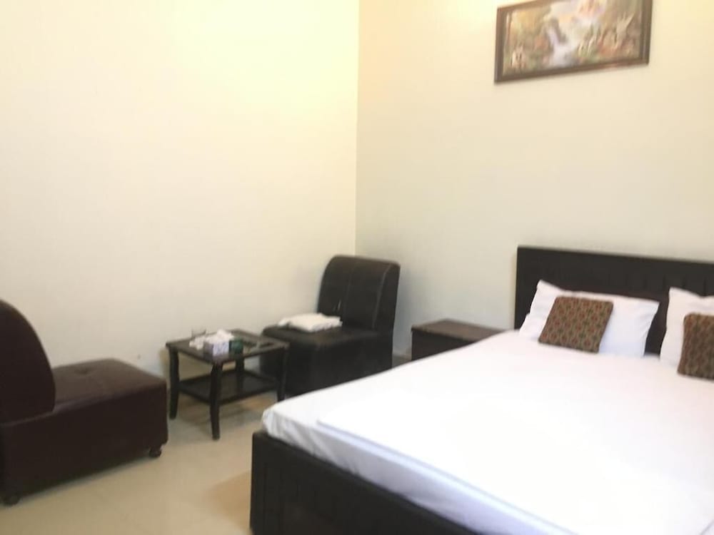 Фото Embassy inn Guest House Hyderabad