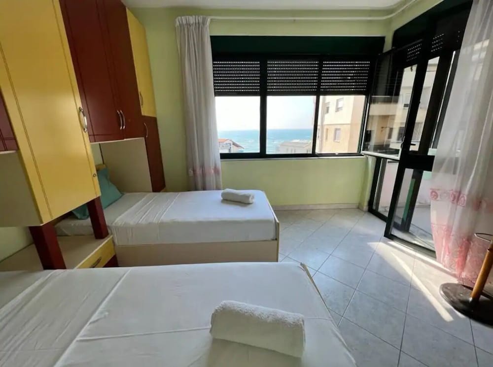 Фото Spacious 2 Bedroom Apartment