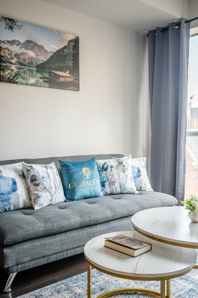 Фото Beautiful Condos In Heart of Downtown