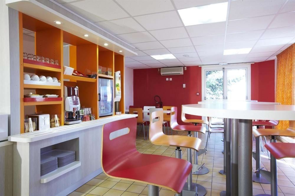 Фото Premiere Classe Geneve - Saint Genis Pouilly