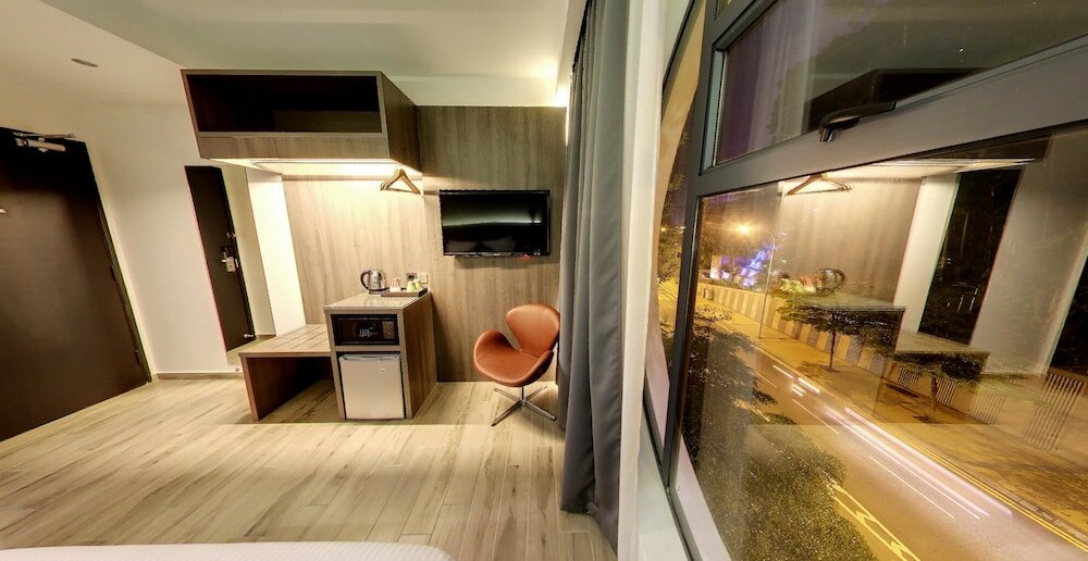 Фото Flora by Crossroads Hotel